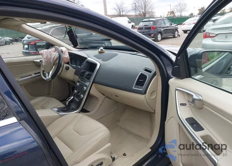 2015 Volvo Xc60 T5 Platinum z USA, uszkodzony, nr VIN YV4612RM7F2730992